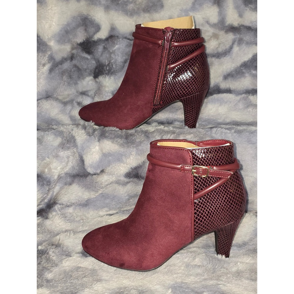 NWB Karen Scott Womens Melinaa Wine Suede Snake Embossed Heel Ankle Boots 5